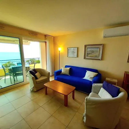 Admiral Plaza Trilocale Fronte Mare Free Parking-riscaldamento Apartment